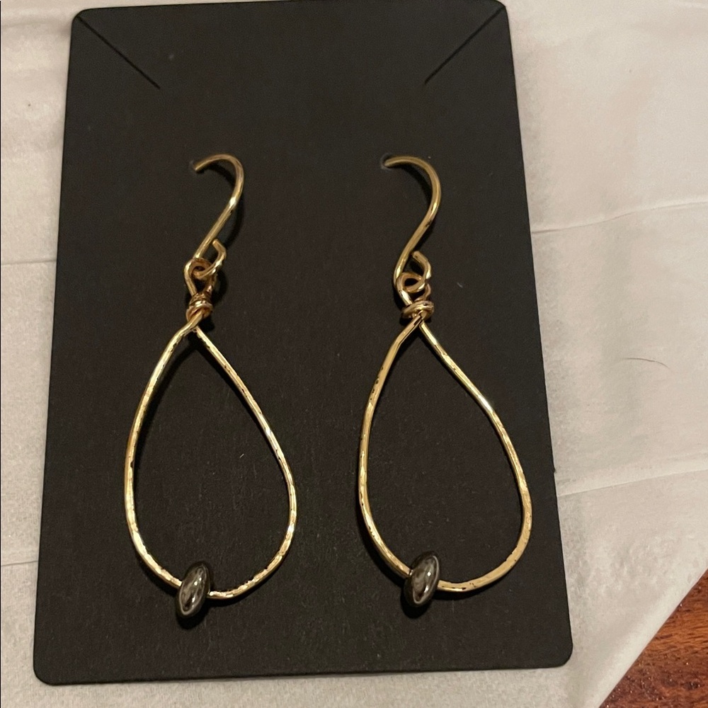 Chic Gold Teardrop Earrings